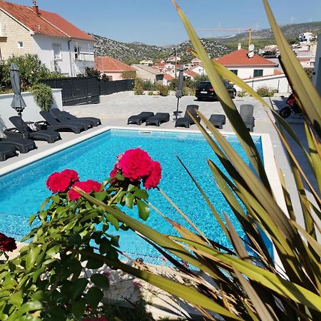 Villa Barbara & Zoran With Heated Swimming Pool Seget Vranjica Exterior foto