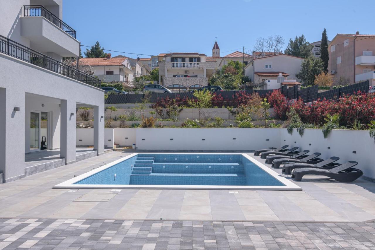 Villa Barbara & Zoran With Heated Swimming Pool Seget Vranjica Exterior foto