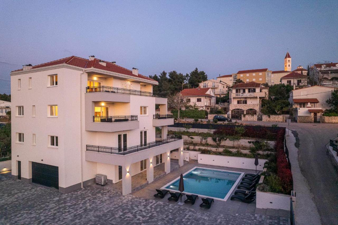 Villa Barbara & Zoran With Heated Swimming Pool Seget Vranjica Exterior foto